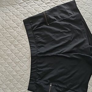 376 Ladies Seim Shorts with zipper pockets